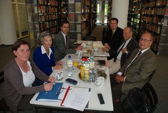 Die Mitglieder des FKBF-Stiftungsrats tagten erstmals in den Bibliotheksräumen