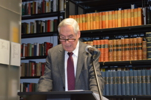 Heinz-Joachim Müllenbrock bei seinem Vortrag